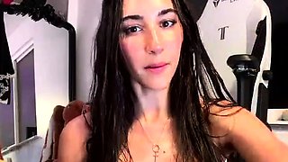Izzy Green Oiled Up Squirting Masturbation With Butt Plug