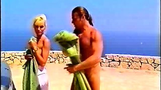 Blonde is flashing her big boobs in the outdoors