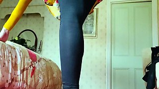 Cumshot amateur MILF suck and jerks dude in the bedroom