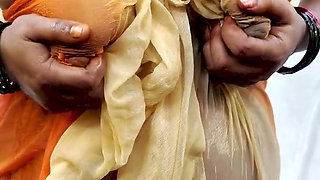 Rusa bhabi showing wet boobs in video call