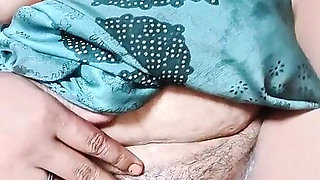 Deshi Housewife Squirting Her Hot Tight Pussy