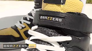 Brazzers - step-mom miss sally gives jordi a naughty bathtub and lets him slip deep into her cougar pussy