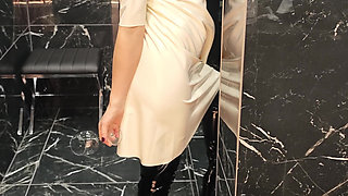 Peeing in the Toilett