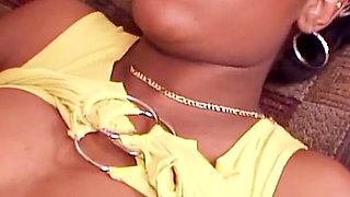 Black milf is in heat and now wants to be climbed urgently