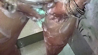 Before bathing aunty pussy nice boobs