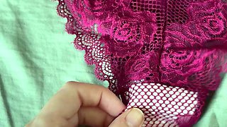 Amateur Foot Fetish Girlfriend Sucks and gives a Footjob