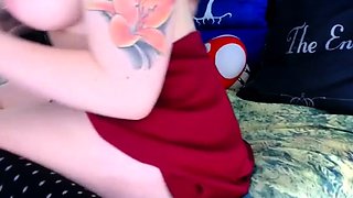 Masturbating loving babe solo toy plays with enthusiasm