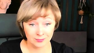 Amateur webcam girl masturbate big dildo