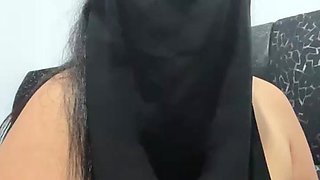 Alluring beauty shares sensual bondage passionate homemade moments