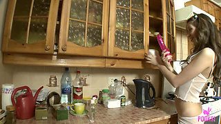 Kimmy T Covering Her Nice-Shaped Body In Oil To Dildo Fuck Herself!