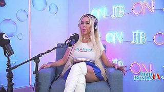 Stellar COUGAR PamelaXpice heads wild railing a yam-sized fuck stick in an exceptionally wild way.