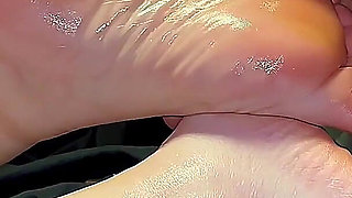 Amateur Footjob Sexy Oiled Soles