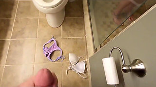 Stepdaughter Caught Watching Stepfather and Sucks His Dick with a Lovely Finish