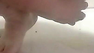 Orgassmuss in the Shower