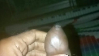 Shaking the Dick by hand job working at night in the bed.