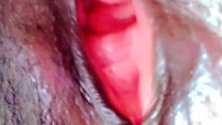 Hottysexy African Queen squeezing her pinky pussy