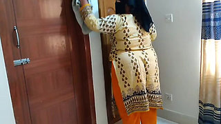 Desi Maid Gets Rough Fucked From Boss When the Office Was Empty