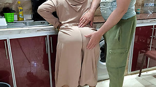 Egyptian Sharmota Get Her Pussy Wet in Kitchen Arabic Big Woman