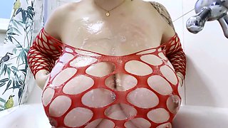 Big boob brunette masturbates on webcam