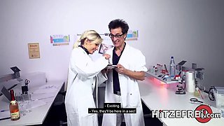 Hitzefrei dr Mia Blow jacks in the office