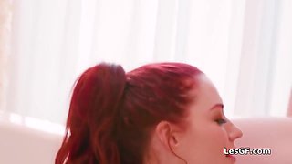 Wet Scissoring Of Buxom Hotties In The Bathtub