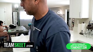 Behind the episodes threeway with makeup chick Fiona Frost & little pornstar mochi mona - teamskeet labs