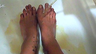 kristenwylde - Measuring my pee