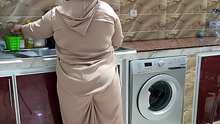 Egyptian Sharmota Get Her Pussy Wet in Kitchen Arabic Big Woman