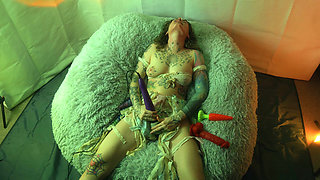 Insatiable Lola Takes 19 Inch Alien Monster