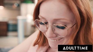 Dee Williams & Scarlet Skies Makes Her Girl Shake On Her Tongue